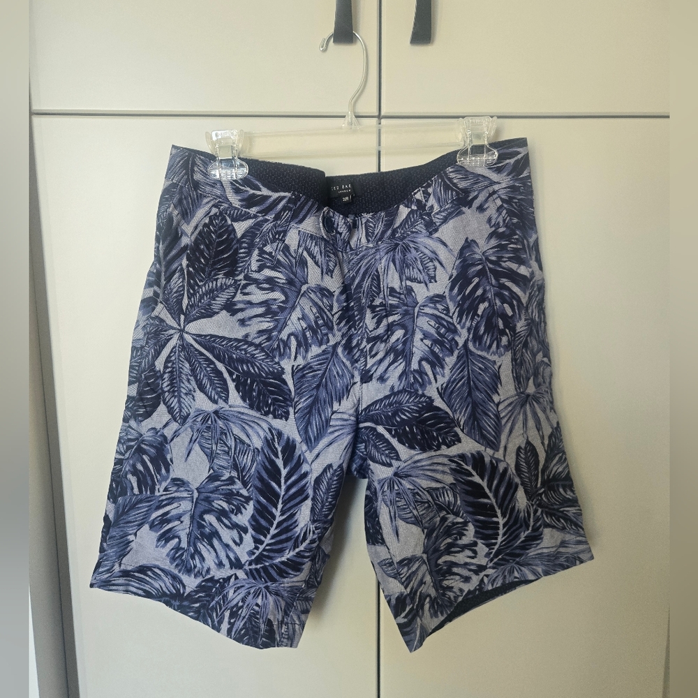Ted Baker London | Tropical Print Shorts - Size 32R